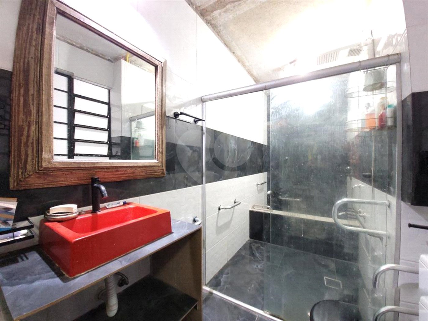 Sobrado à venda ou para alugar com 3 quartos, sendo 13 suítes, em Jardim São Paulo(zona Norte), São Paulo, SP