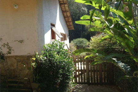 Casa à venda com 4 quartos, sendo 1 suíte, no condomínio Quinta da Cachoeira, Embu das Artes - SP