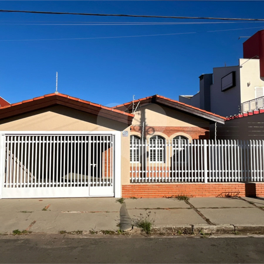 Casa à venda com 3 quartos, sendo 1 suíte, em Jardim Itália, Itapetininga, SP