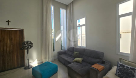 Casa à venda com 3 quartos, sendo 2 suítes, no condomínio Golden, Itapetininga - SP