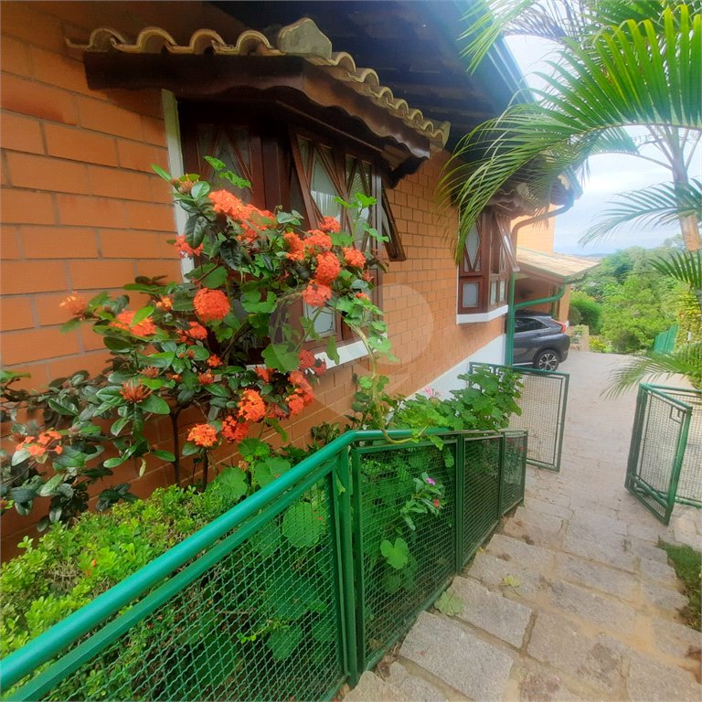 Casa à venda com 6 quartos, sendo 3 suítes, no condomínio Estância Marambaia, Vinhedo - SP
