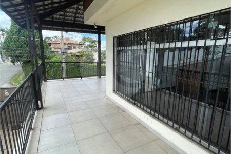 Sobrado à venda com 3 quartos, sendo 2 suítes,  em Vila Oliveira, Mogi das Cruzes, SP