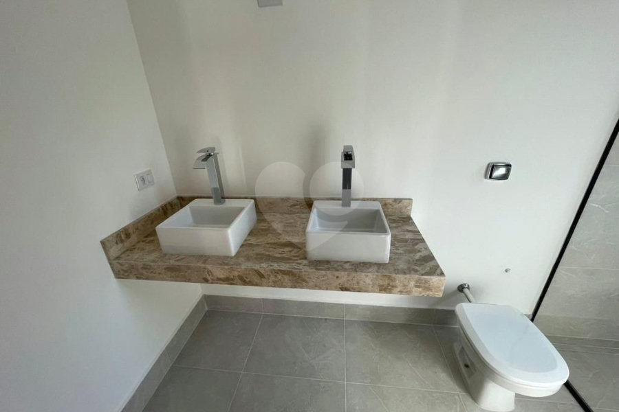 Casa à venda com 3 suítes em Parque Arco Iris, Atibaia, SP
