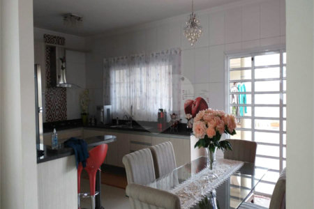 Casa para alugar com 3 quartos, sendo 1 suíte, no condomínio Portal dos Ipês, Indaiatuba - SP