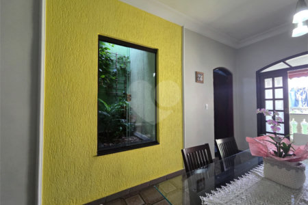 Casa à venda com 4 quartos, sendo 1 suíte, em Vila Paulo Silas, São Paulo, SP