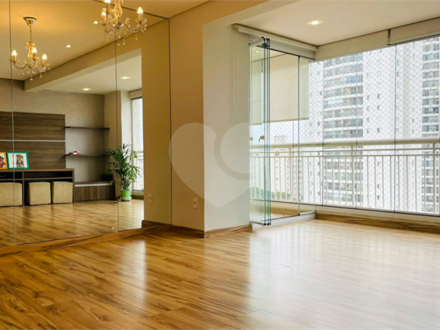 Apartamento à venda com 3 quartos, sendo 1 suíte,  em Alto da Boa Vista, São Paulo, SP