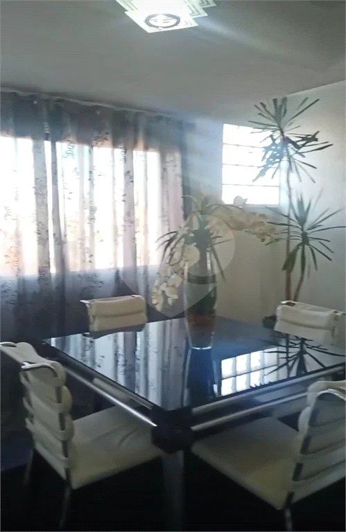 Sobrado de 242 m² com 3 Suítes e 4 Vagas de Garagem no Ipiranga
