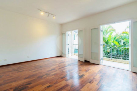 Casa à venda com 3 quartos, sendo 1 suíte,  no condomínio Reserva do Visconde, São Paulo - SP