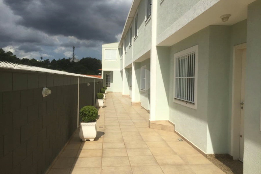 Casa à venda com 3 quartos, sendo 1 suíte, no condomínio Morada do Horto, São Paulo - SP