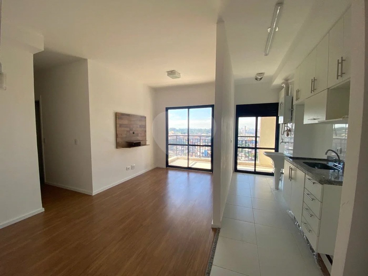 Apartamento à venda ou para alugar com 2 quartos, sendo 1 suíte, em Condomínio Granja Viana Ii, Cotia, SP