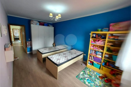 Sobrado à venda com 3 quartos, sendo 1 suíte, em Vila Laís, São Paulo, SP