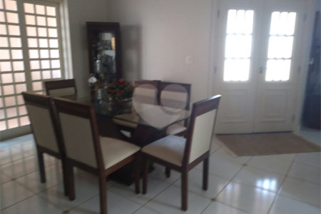 Casa à venda com 4 quartos, sendo 2 suítes, em Jardim Adalgisa, Araraquara, SP