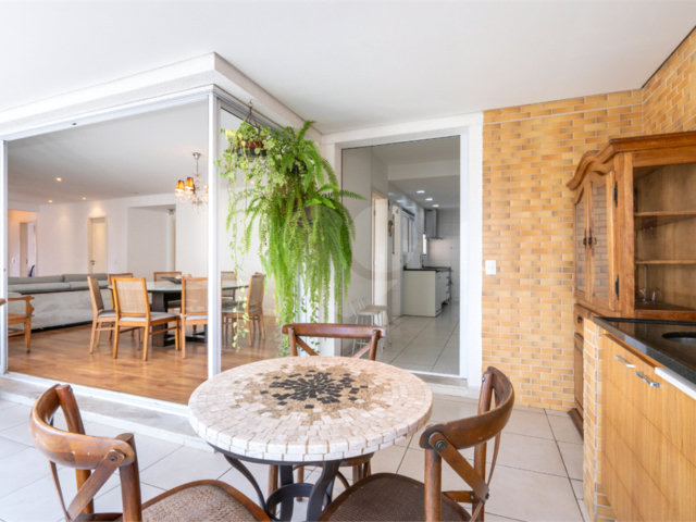 Apartamento à venda com 3 suítes em Campo Belo, São Paulo, SP