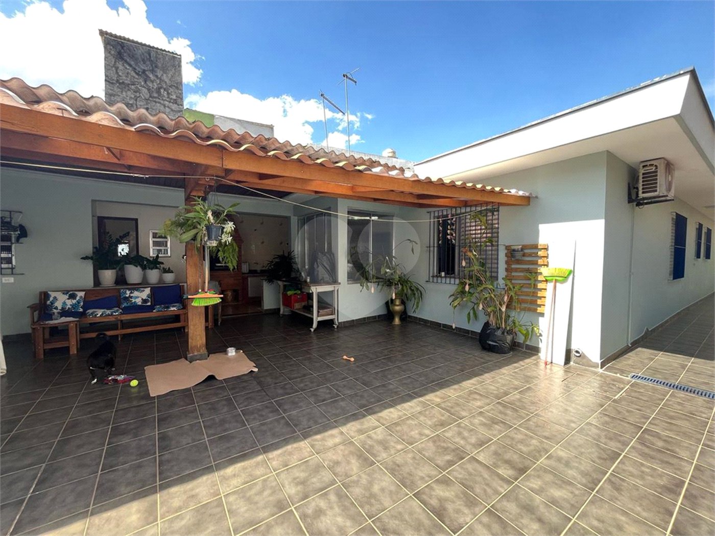 Casa à venda com 3 quartos, sendo 1 suíte,  em Jardim Casablanca, São Paulo, SP