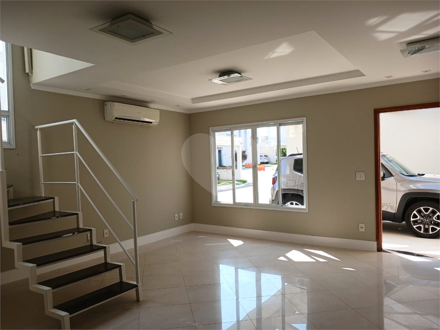 Casa à venda com 3 quartos, sendo 1 suíte, no condomínio Residencial Belle Ville Itaycy, Indaiatuba - SP
