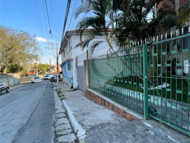 Sobrado à venda com 5 quartos, sendo 1 suíte,  em Vila Gustavo, São Paulo, SP