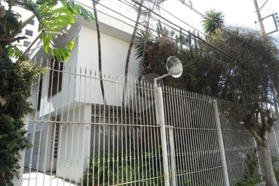 Casa à venda com 4 quartos, sendo 1 suíte, em Santana, São Paulo, SP