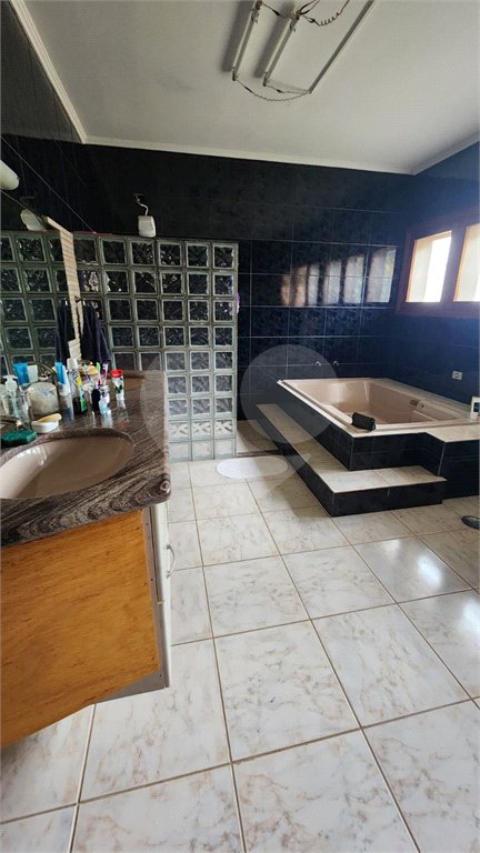 Chácara à venda com 4 quartos, sendo 3 suítes, em Pinheirinho, Vinhedo, SP
