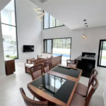 Casa à venda com 3 suítes no condomínio Ninho Verde II, Pardinho - SP