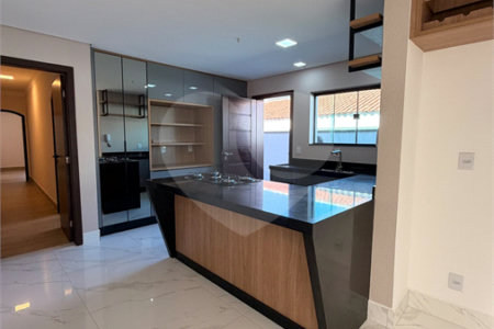 Casa à venda com 5 quartos, sendo 4 suítes, em Vila Rosália, Guarulhos, SP