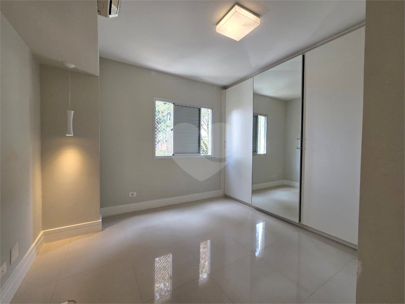 Casa à venda com 5 quartos, sendo 3 suítes, em Morumbi, São Paulo, SP