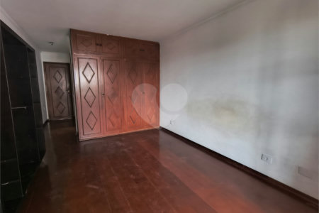 Sobrado à venda com 3 quartos, sendo 1 suíte,  em Jardim Esmeralda, São Paulo, SP