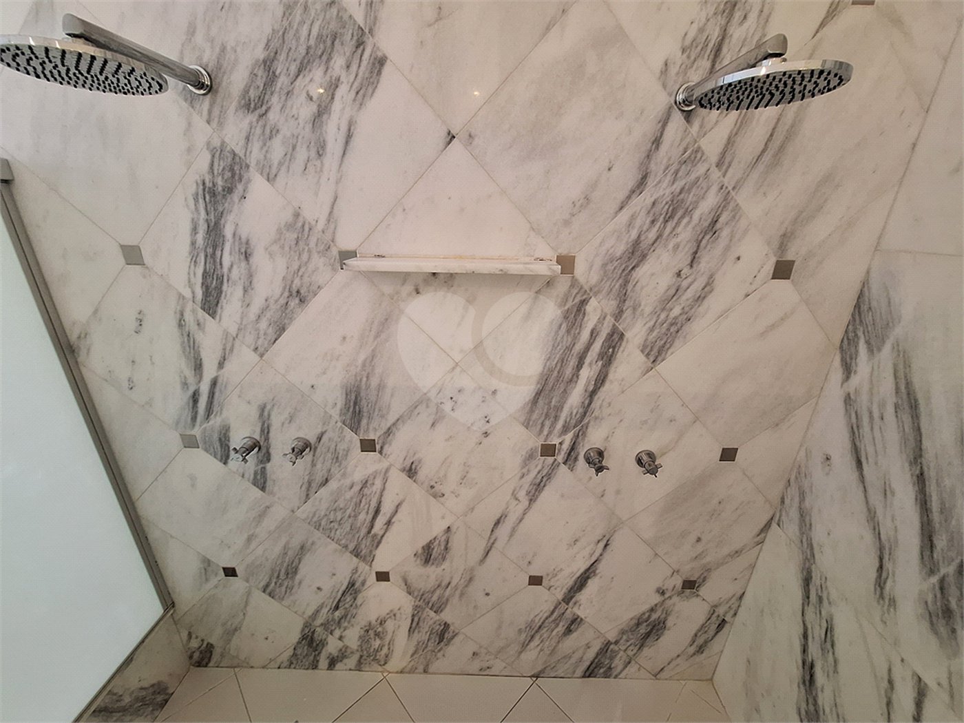 Casa à venda ou para alugar com 4 quartos, sendo 3 suítes, no condomínio Chácara Residencial Santa Maria, Votorantim - SP