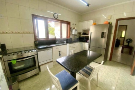 Casa à venda com 3 quartos, sendo 1 suíte, no condomínio Recanto dos Paturis, Vinhedo - SP