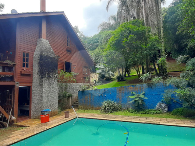 Casa à venda com 4 quartos, sendo 2 suítes,  no condomínio Associação Reserva das Hortênsias, Mairiporã - SP