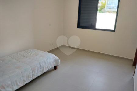 Casa à venda com 3 suítes no condomínio Santa Isabel I, Louveira - SP