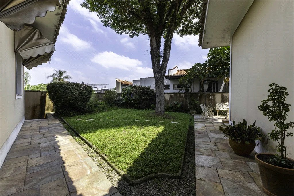Casa à venda com 4 quartos, sendo 2 suítes, em Jardim Leonor, São Paulo, SP