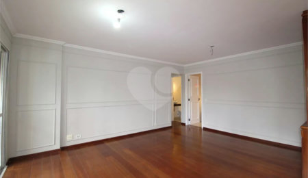Apartamento à venda com 3 quartos, sendo 1 suíte, em Vila Uberabinha, São Paulo, SP