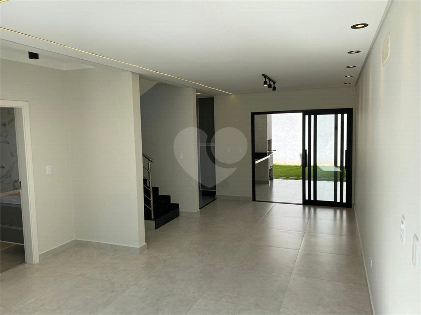 Casa à venda com 3 suítes no condomínio Villaggio Maranello, Vinhedo - SP