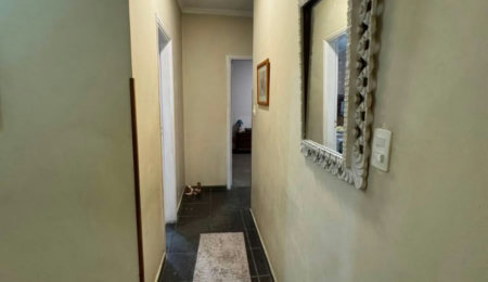 Apartamento com 2 dormitórios e suíte + dependência de serviço completa na Ponta da Praia – Localização privilegiada próximo à Praça Dino Bueno