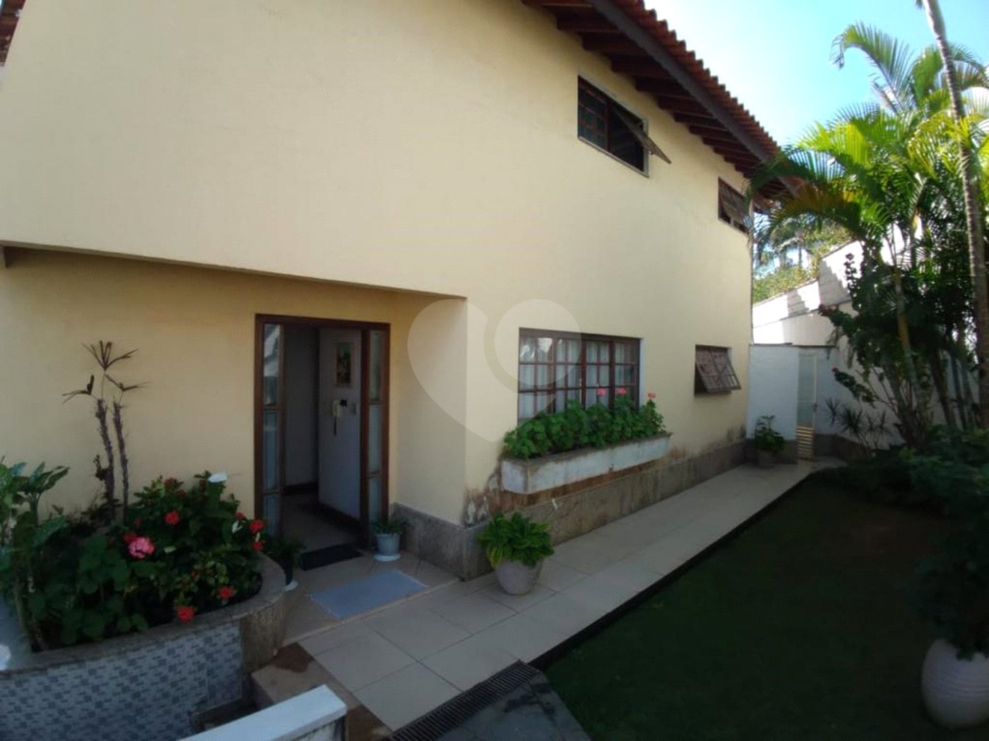 Casa à venda com 3 quartos, sendo 2 suítes,  em Vila Oliveira, Mogi das Cruzes, SP