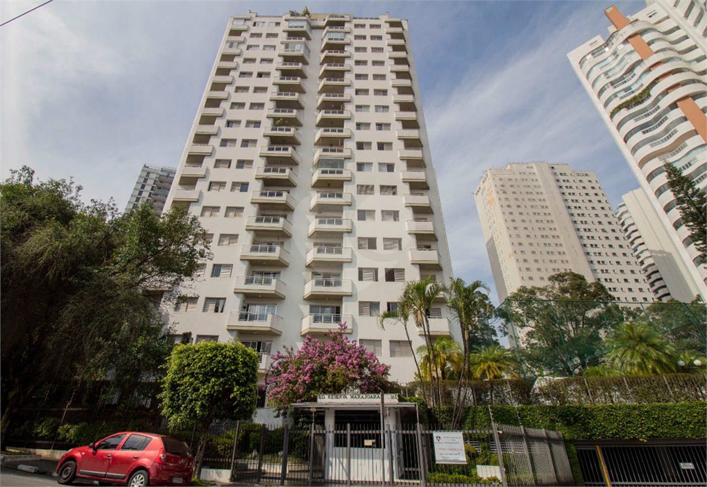 Apartamento à venda com 3 quartos, sendo 1 suíte,  em Jardim Marajoara, São Paulo, SP