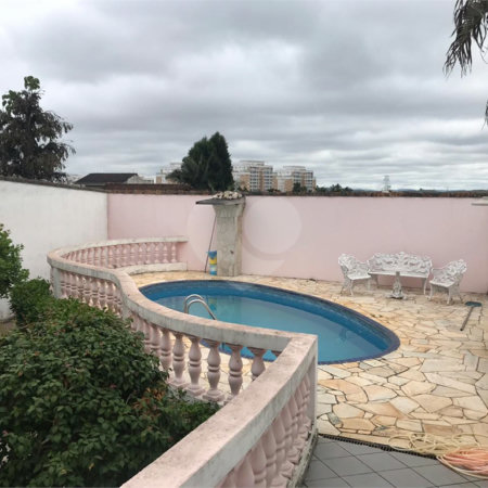 Casa à venda com 2 quartos, sendo 3 suítes, em Vila Oliveira, Mogi das Cruzes, SP