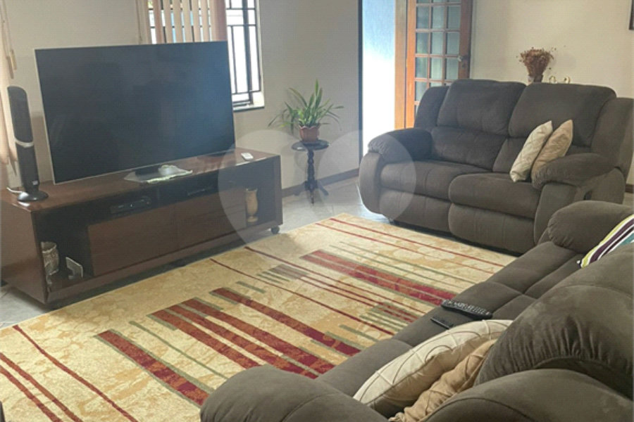 Sobrado à venda com 4 quartos, sendo 1 suíte, em Tremembé, São Paulo, SP