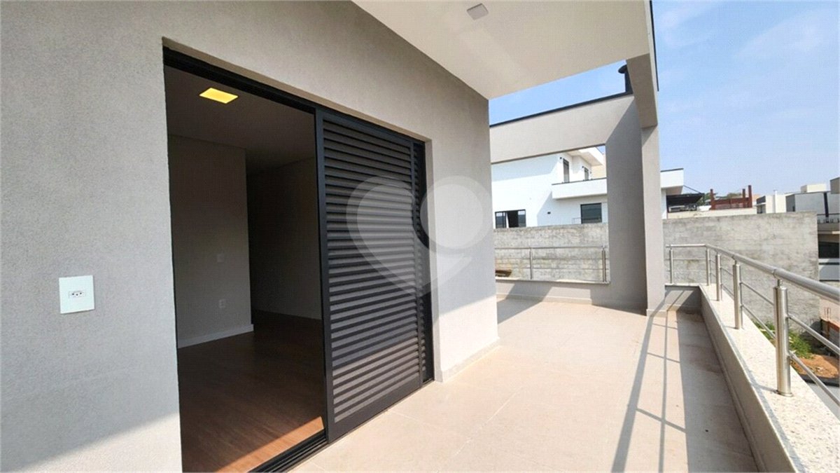 Casa à venda com 3 suítes no condomínio Vita Verdi, Valinhos - SP