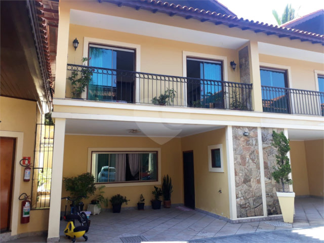 Casa à venda com 3 quartos, sendo 1 suíte,  no condomínio Horto Residence, São Paulo - SP