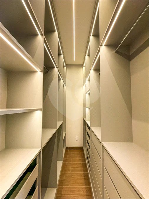 Casa Térrea Evidências - Indaiatuba/SP - R$ 1.950.000,00 - Área Total 307,33 m² - Área Construída 201,90 m² - TÉRREA - 03 suítes sendo a master com closet; Escritório; Lavabo; Cozinha com cooktop, forno, micro-ondas e coifa; Móveis planejados na hall de entrada, sala, escritório, cozinha, gourmet, s