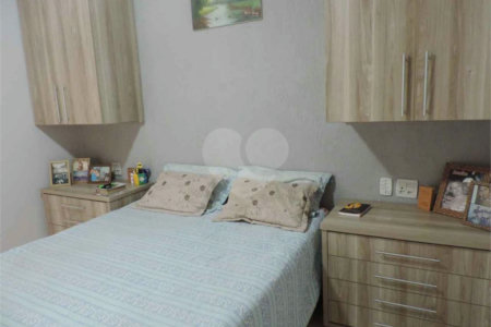 Casa Térrea com 2 dormitórios, sendo 1 suíte.