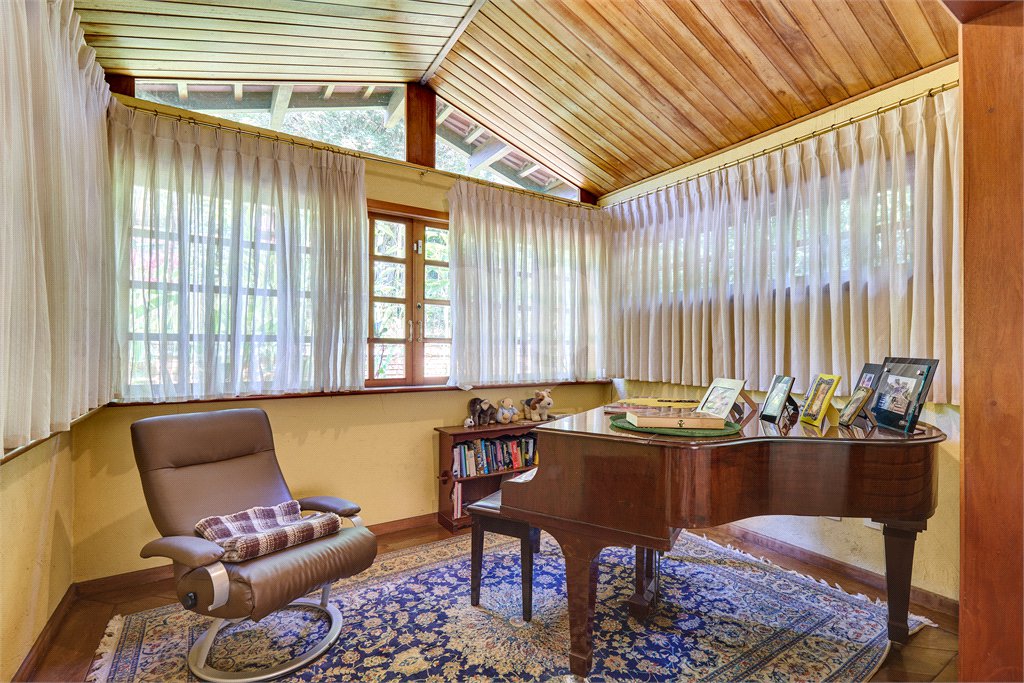 Casa à venda com 4 quartos, sendo 2 suítes, em Jardim Cordeiro, São Paulo, SP