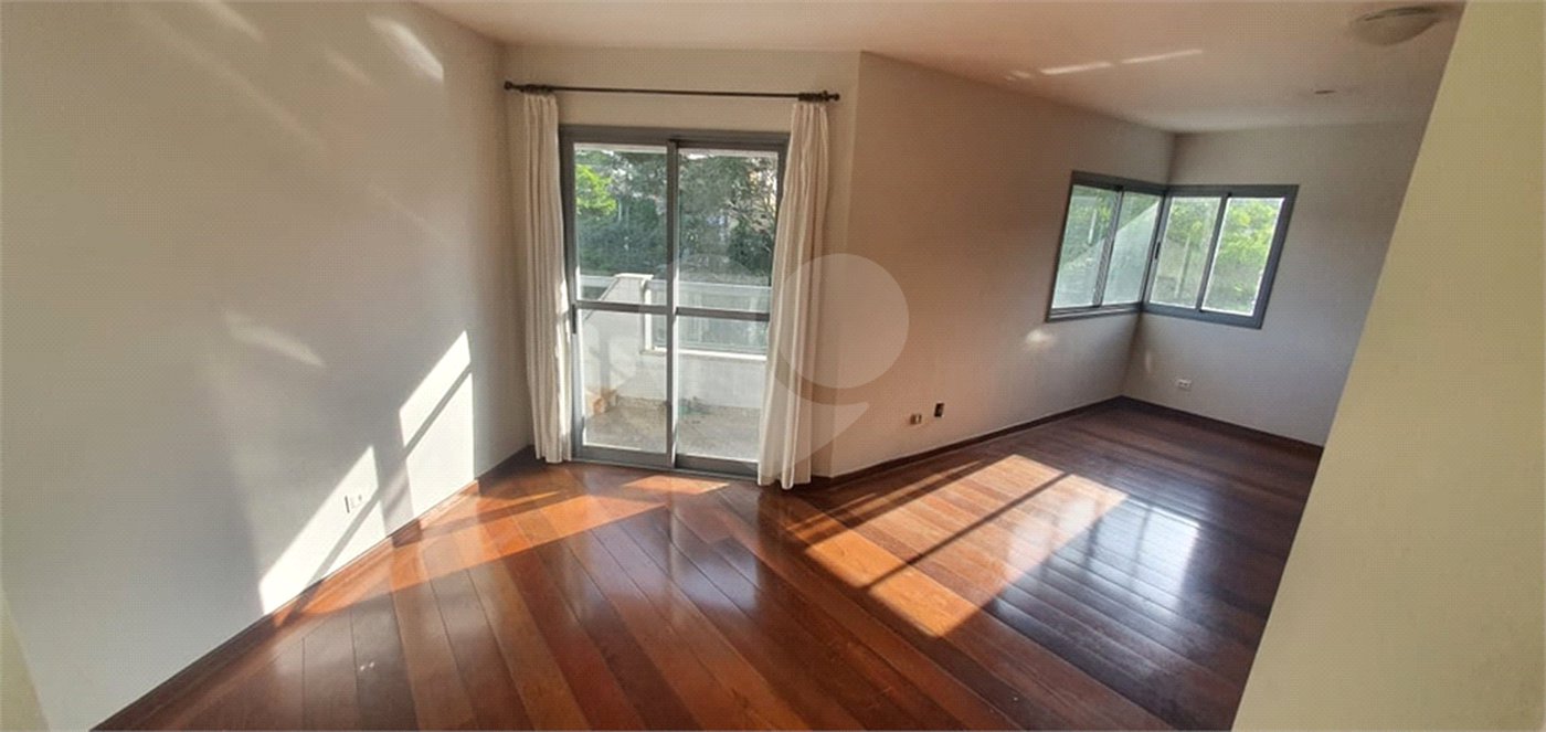 Apartamento à venda com 3 quartos, sendo 1 suíte, em Vila Paulicéia, São Paulo, SP