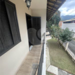 Casa à venda com 5 quartos, sendo 3 suítes, no condomínio Recanto das Palmeiras, Rio de Janeiro - RJ