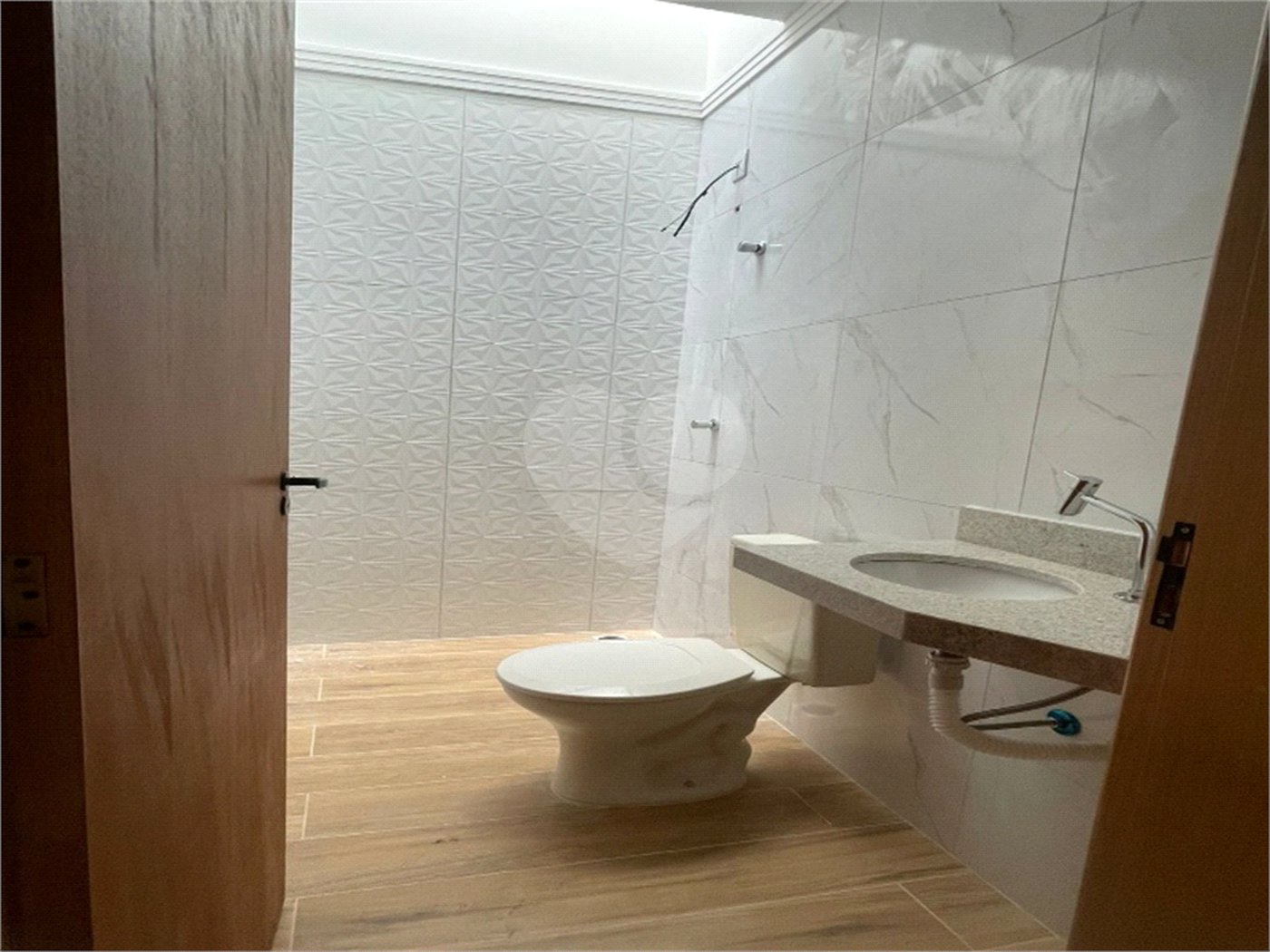 Casa de Vila à venda com 2 quartos, sendo 1 suíte, em Cajuru do Sul, Sorocaba, SP