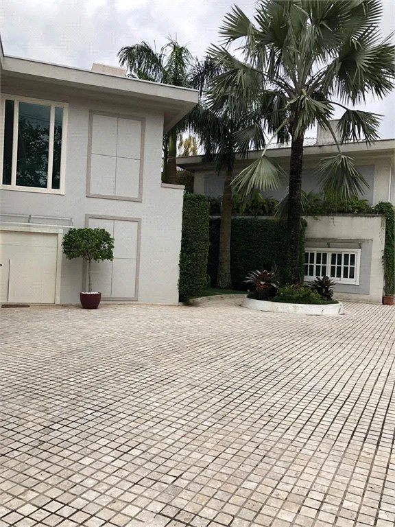 Casa à venda com 4 quartos, sendo 6 suítes, em Fazenda Morumbi, São Paulo, SP