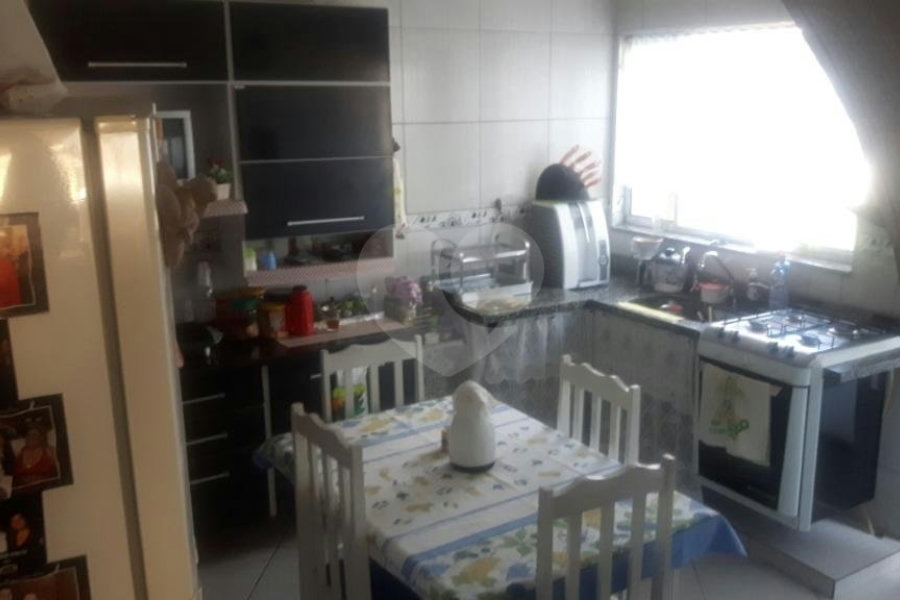 Casa à venda com 2 quartos, sendo 1 suíte, no condomínio Travessa Carmem Lúcia Carneiro,88, São Paulo - SP