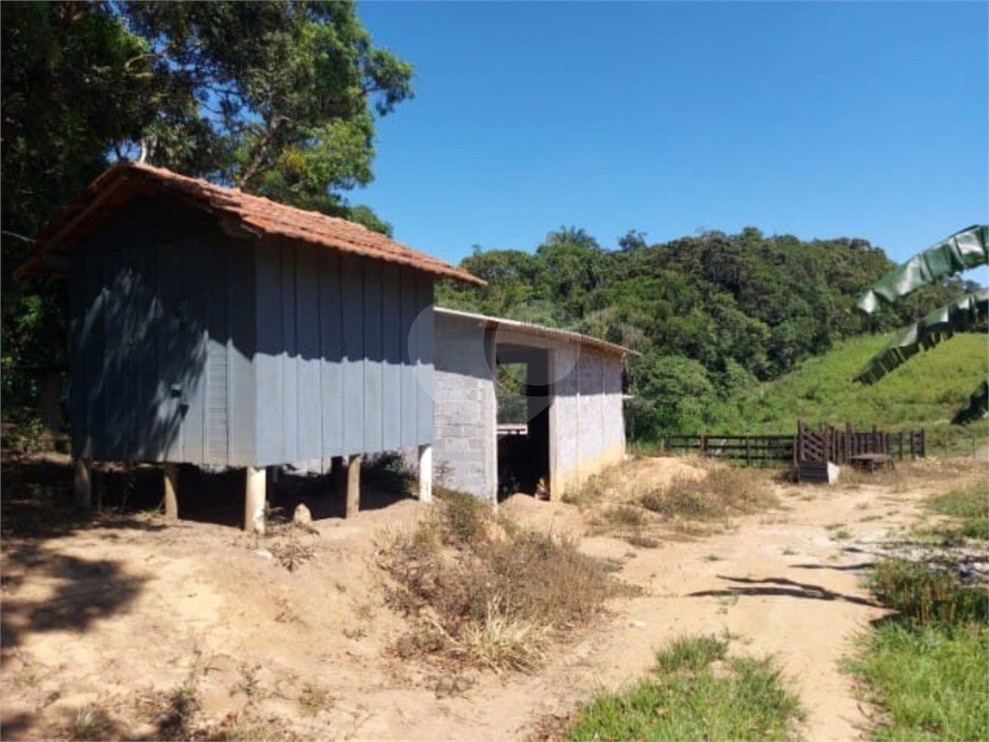 Sítio à venda com 5 quartos, sendo 1 suíte,  em Área Rural de Tapiraí, Tapiraí, SP