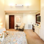 Casa à venda com 4 quartos, sendo 2 suítes, em Jardim Cordeiro, São Paulo, SP